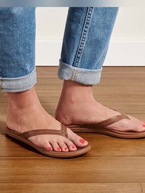 OluKai Honu Leather Thong Sandals Brown Women's Size 11